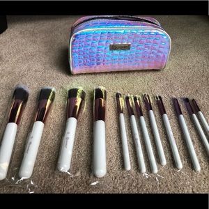 BH Cosmetics Crystal Quartz 12 piece set with Case